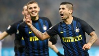 Ever Banega merayakan gol usai membobol gawang Lazio di Giuseppe Meazza, Kamis (22/12/2016) dinihari WIB. Alessandro Garofalo/Reuters/detikFoto.