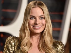 Trik Makeup Sempurna Margot Robbie, Pakai Foundation dengan Sikat Gigi