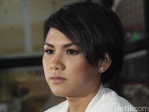 Gara-gara Pose Sedikit Seksi, Evelyn Sempat  Bikin Ngambek Aming