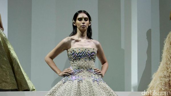 Foto: Koleksi Yogie Pratama di IPMI Trend Show 2017