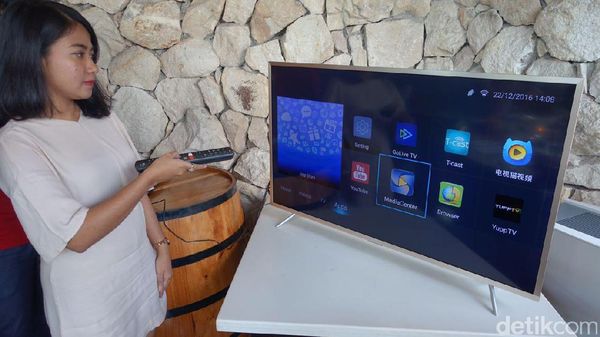 TV Pintar TCL Bergaya Ramping dan Kaya Fitur