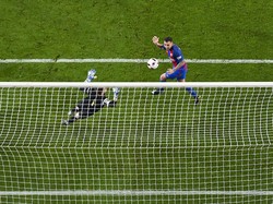 Gol yang Melegakan Alcacer