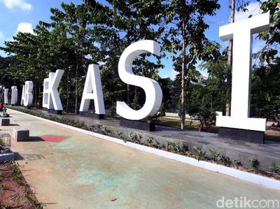 Pedestrian Kota Bekasi Terlihat Asri dan Nyaman