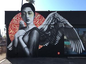 Mural Cantik Malaikat Bertopeng Emas Warnai Los Angeles Mural Cantik Malaikat Bertopeng Emas Warnai Los Angeles