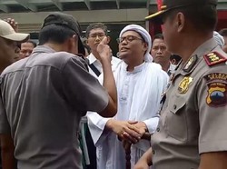 Debat Iptu Ali dengan Pimpinan Ormas yang Hendak Masuk Swalayan di Sragen