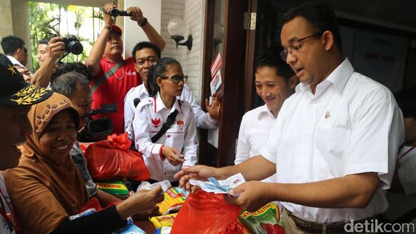 Cagub Anies Gelar Sembako Murah