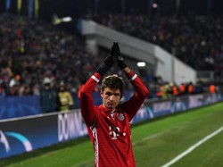 Cara Mueller Kecoh Media: Pura-Pura Telepon Pakai... Paspor