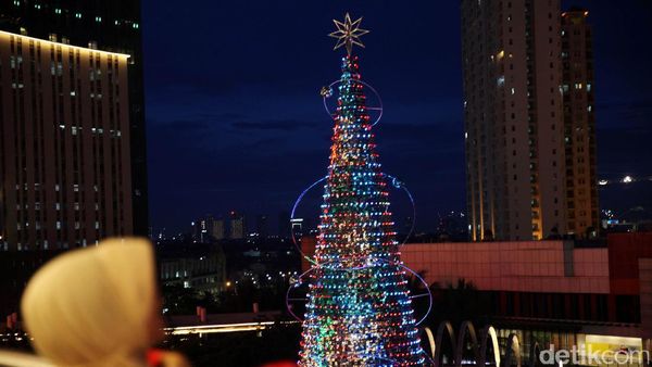 Pernak-pernik Natal Hiasi Mal Central Park