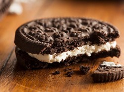Berapa Lama Idealnya Oreo Dicelupkan ke Dalam Susu? Ini Fakta Ilmiahnya!