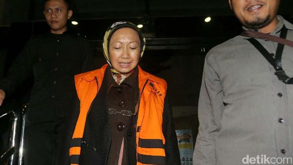 Pemeriksaan Lanjutan Wali Kota Cimahi Atty Suharti