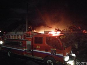 Kebakaran di Pabrik Biji Plastik Sudah Padam