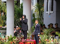 Risma Paparkan Penanganan Dolly ke 1.500 Mahasiswa di Inggris