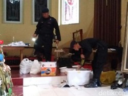 Tim Gegana Sterilkan 35 Gereja di Mojokerto