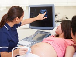 Agar Tes Kehamilan Lebih Akurat, Yuk USG ke Dokter!