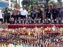 Polisi dan Bea-Cukai Ungkap Penyelundupan Ribuan Miras Ilegal Asal Korea