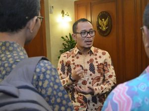 Menaker Hanif Dhakiri: TKA Ilegal Ada, Tapi Isu TKA China itu Politis Menaker Hanif Dhakiri: TKA Ilegal Ada, Tapi Isu TKA China itu Politis