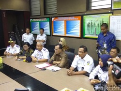 Cek Stasiun Gambir Jelang Natal dan Tahun Baru, Menhub: Proses Ticketing Baik