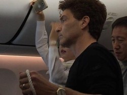 Penyanyi Richard Marx Ikat Penumpang yang Mengganggu di Pesawat Korean Air