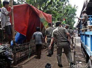 Pemkot Palembang akan Gusur Gubuk Liar di Jalur Asian Games Pemkot Palembang akan Gusur Gubuk Liar di Jalur Asian Games