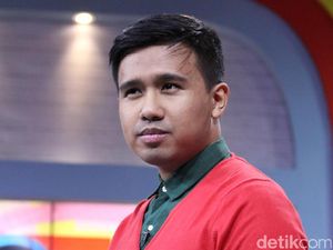 Joshua Suherman Pacaran dengan Clairine Clay Si Miss Meme Indonesia? Joshua Suherman Pacaran dengan Clairine Clay Si Miss Meme Indonesia?