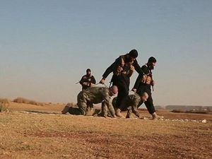 Sebelum Dibakar Hidup-hidup, 2 Tentara Turki Disuruh ISIS Merangkak di Gurun