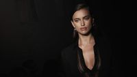 10 Photo Irina Shayk yang Bikin Hati Meleleh