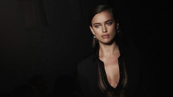10 Photo Irina Shayk yang Bikin Hati Meleleh
