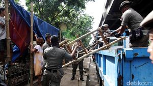 PKL di Jalan Ahmad Yani Jaktim Ditertibkan
