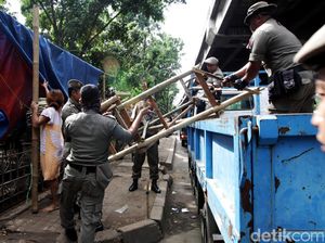 PKL di Jalan Ahmad Yani Jaktim Ditertibkan