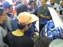 Ngoprek Seru Mobil Karimun di Kumpul-kumpul Karimun