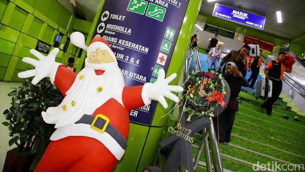 Stasiun Gambir Bersolek Jelang Natal