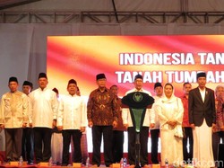 Saat Jokowi dan Ribuan Santri Khidmat Bertahlil di Haul Gus Dur
