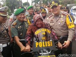 Saat Risma dan Kapolrestabes Surabaya Ikut Demam Om Telolet Om