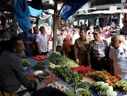 Blusukan ke Pasar Bawah, Gubernur Riau Dicurhati Pedagang Sembako