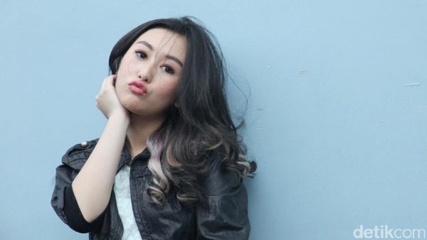 Pose Duck Face Kathy Indera