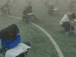 Kabut Asap Menebal, Murid China Disuruh Ujian di Tempat Terbuka