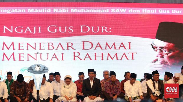 Presiden Joko Widodo dan sejumlah pejabat negara menghadiri haul Gus Dur ketujuh pada Jumat (23/12) malam di kawasan Ciganjur, Jakarta Selatan