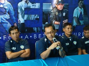 Arema FC Berburu Dua Kiper, Teja Paku Alam Salah Satu Bidikannya Arema FC Berburu Dua Kiper, Teja Paku Alam Salah Satu Bidikannya