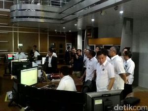 Sabtu Pagi, Jonan Blusukan ke Gardu Induk PLN di Gandul