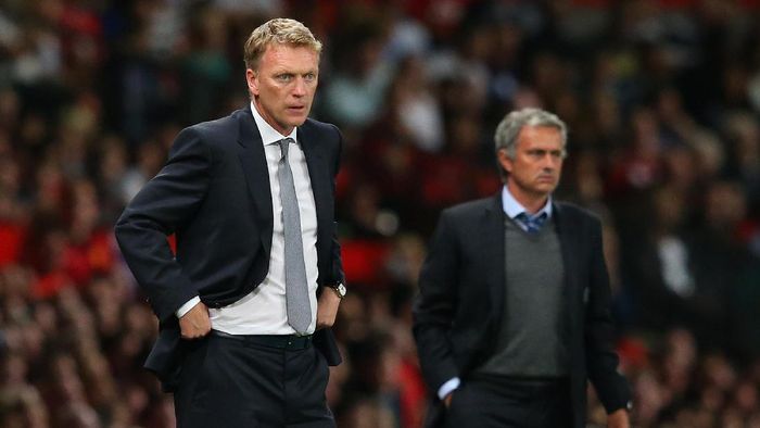 David Moyes, Jose Mourinho MANCHESTER, ENGLAND - AUGUST 26: Manchester United Manager David Moyes and Chelsea Manager Jose Mourinho (R) look on during the Barclays Premier League match between Manchester United and Chelsea at Old Trafford on August 26, 2013 in Manchester, England. (Photo by Alex Livesey/Getty Images)