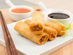 Enaknya Sore Ini Bikin Lumpia Udang yang Gurih Renyah