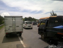 Ada Pengurangan Lajur, Kendaraan Mengular Hingga 3 KM Jelang Jembatan Cisomang