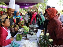 Risma Ingatkan PNS Pemkot Surabaya Jaga Keutuhan Keluarga