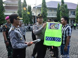 Polisi Gandeng Relawan Pantau Arus Lalin Jalur Pantura Situbondo