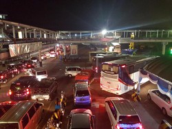 Libur Natal, Ribuan Kendaraan Melintas dari Pelabuhan Penyeberangan Merak