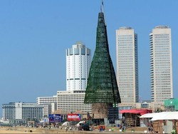 Sri Lanka Pecahkan Rekor Pohon Natal Tertinggi di Dunia