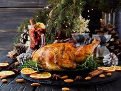 Duh, Mertua Ini Kenakan Biaya Makan Untuk Keluarganya di Hari Natal