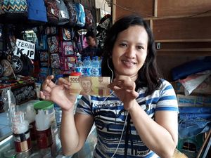 Cerita Pedagang Pertama Kali Dapat Rupiah Desain Baru