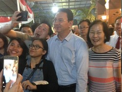 Saat Ahok Rayakan Natal Sementara Djarot Pergi Umroh