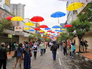 Sedang di Bandung? Yuk, Mampir ke 5 Restoran Enak di Kawasan Braga!